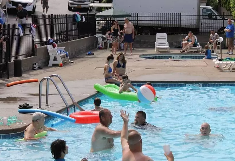 모텔 The Sundowner On Lake George