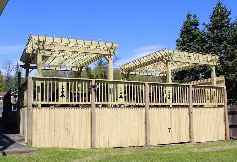 モーテル The Sundowner On Lake George