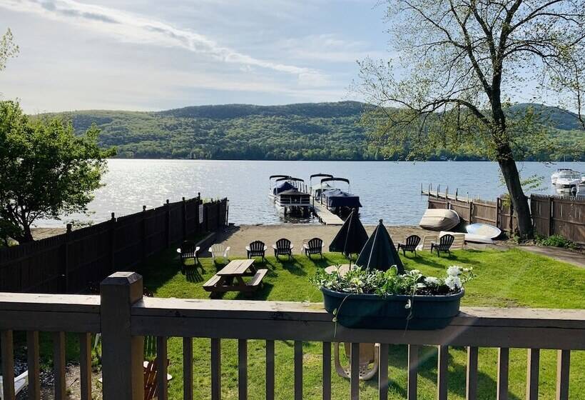 モーテル The Sundowner On Lake George
