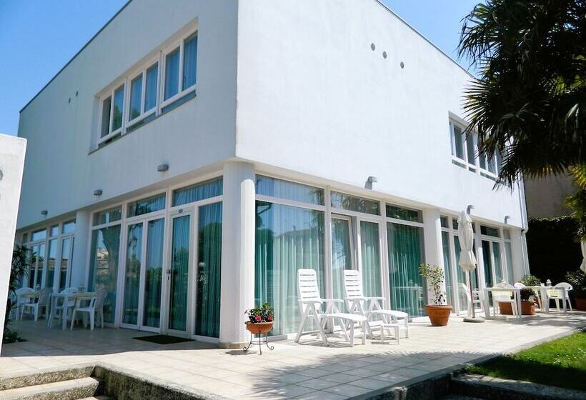 پانسیون Villa Marina