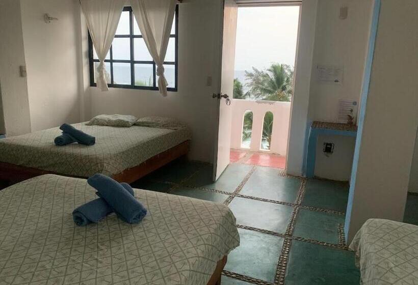 ユースホステル La Coral Beach House