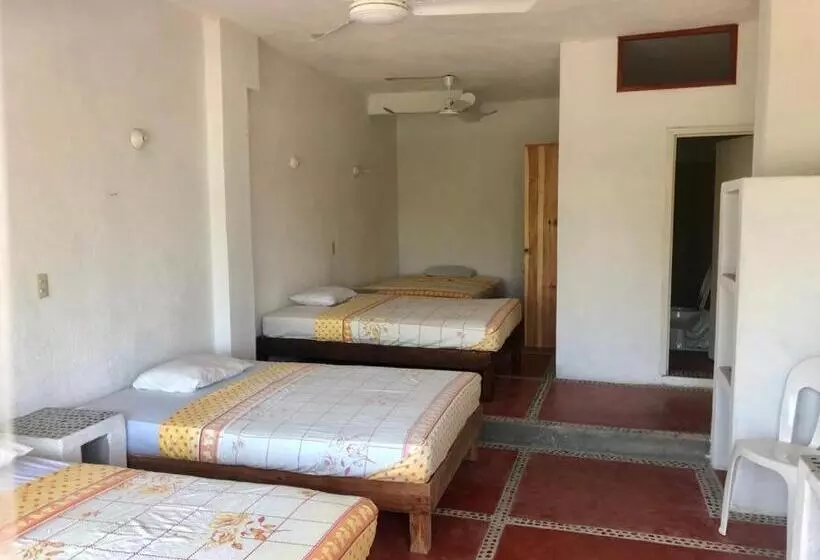 ユースホステル La Coral Beach House