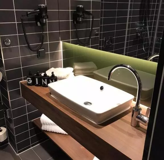 ホテル Ginn City And Lounge  Ravensburg