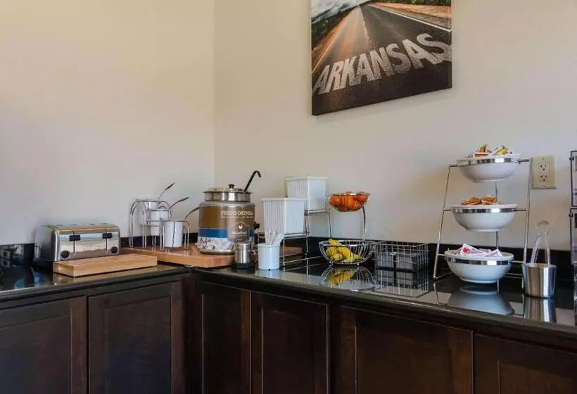 Hotelli Mainstay Suites East Camden