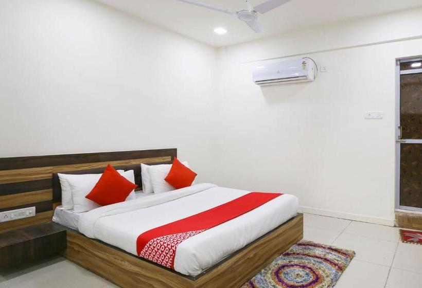 هتل Oyo 46022  Le Grand