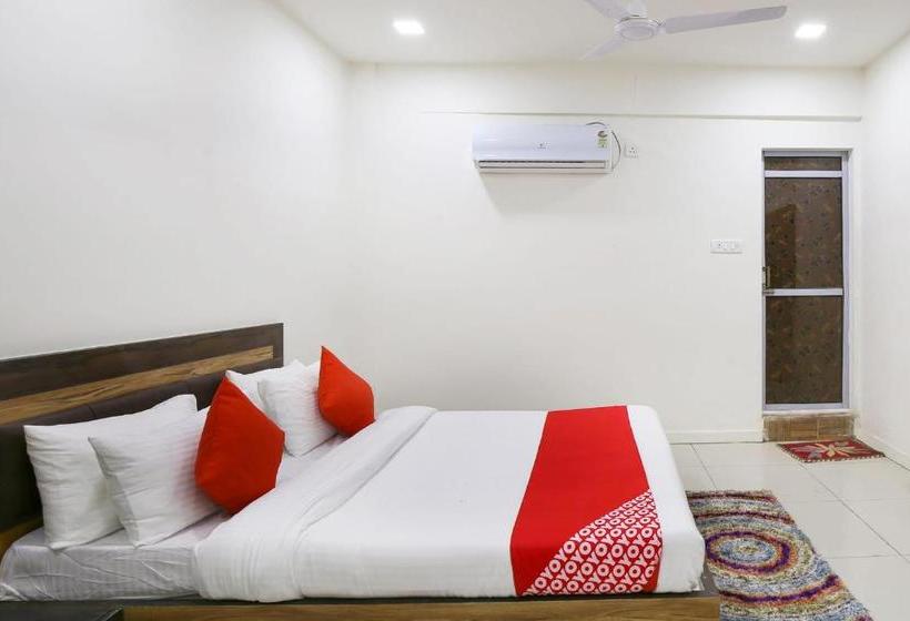 هتل Oyo 46022  Le Grand