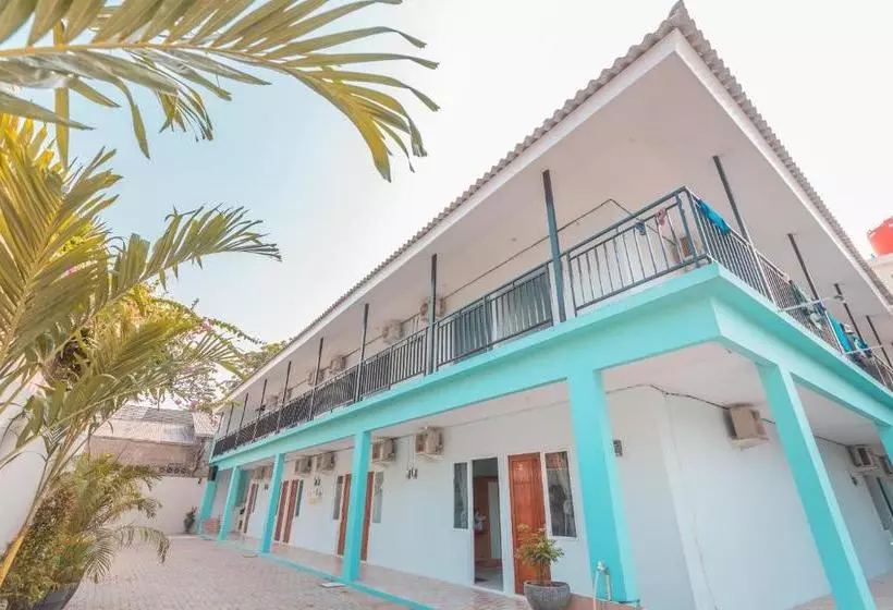 هتل Oyo Life 2445 Gardenia Residence