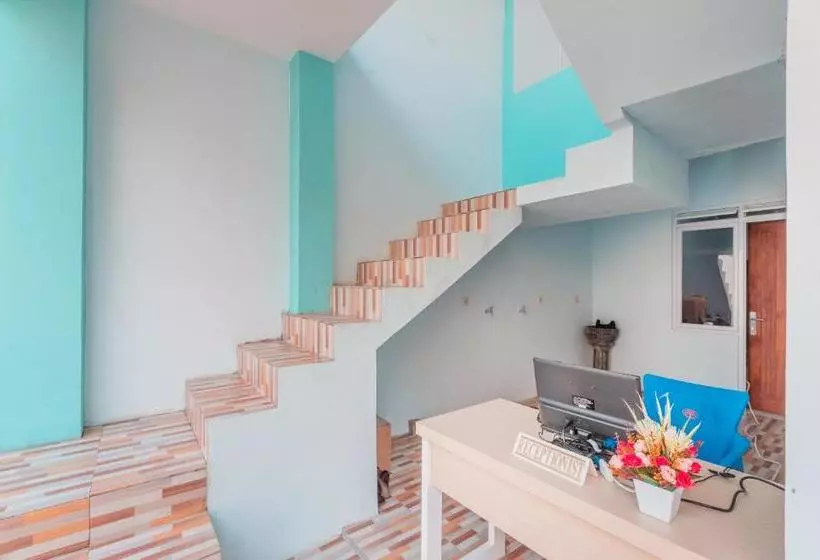 هتل Oyo Life 2445 Gardenia Residence
