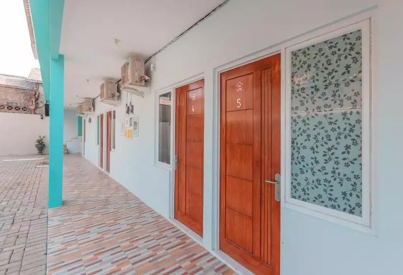 هتل Oyo Life 2445 Gardenia Residence