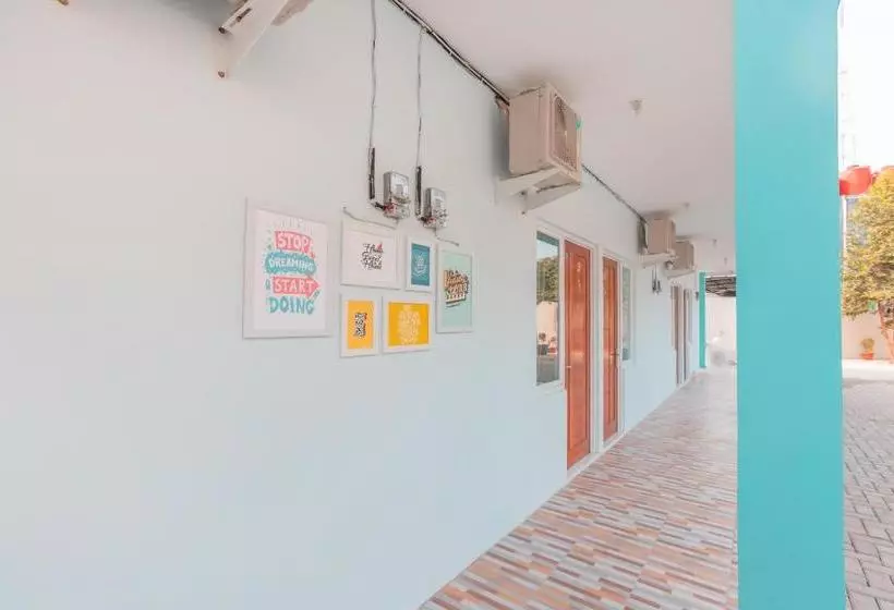 هتل Oyo Life 2445 Gardenia Residence