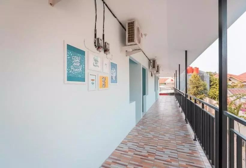 هتل Oyo Life 2445 Gardenia Residence