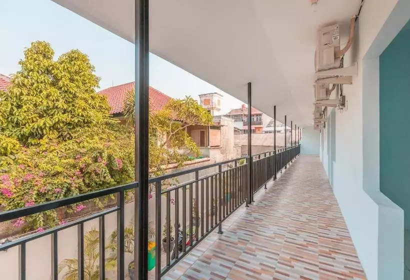 هتل Oyo Life 2445 Gardenia Residence