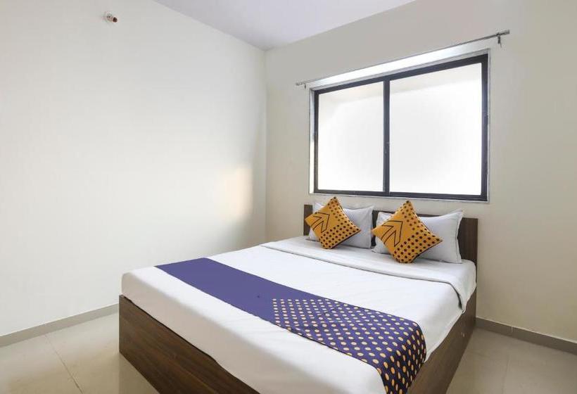 בית מלון כפרי Spot On 64910 Varma Imperial