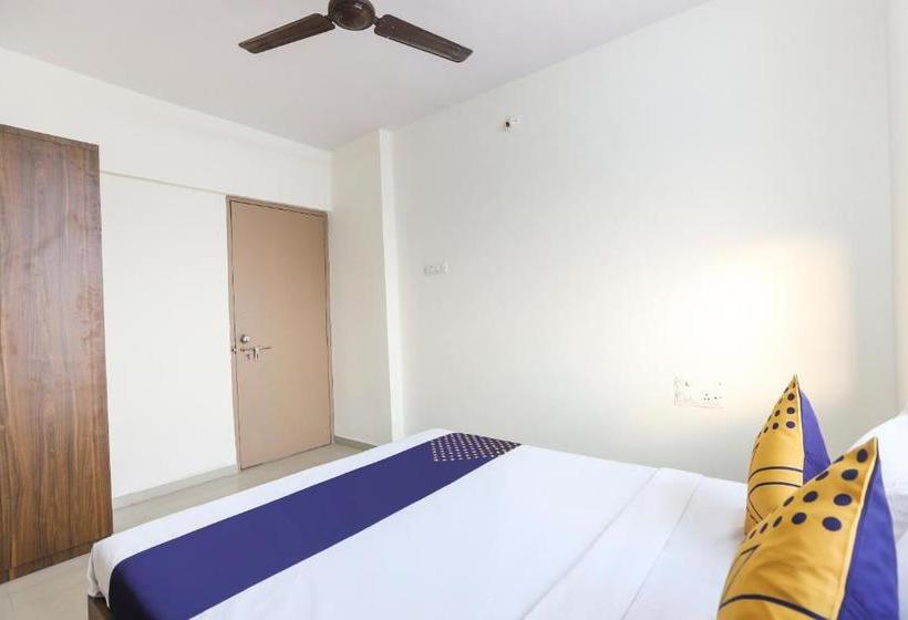 בית מלון כפרי Spot On 64910 Varma Imperial