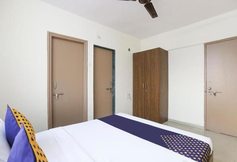 בית מלון כפרי Spot On 64910 Varma Imperial