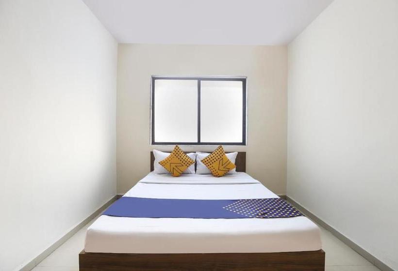 בית מלון כפרי Spot On 64910 Varma Imperial