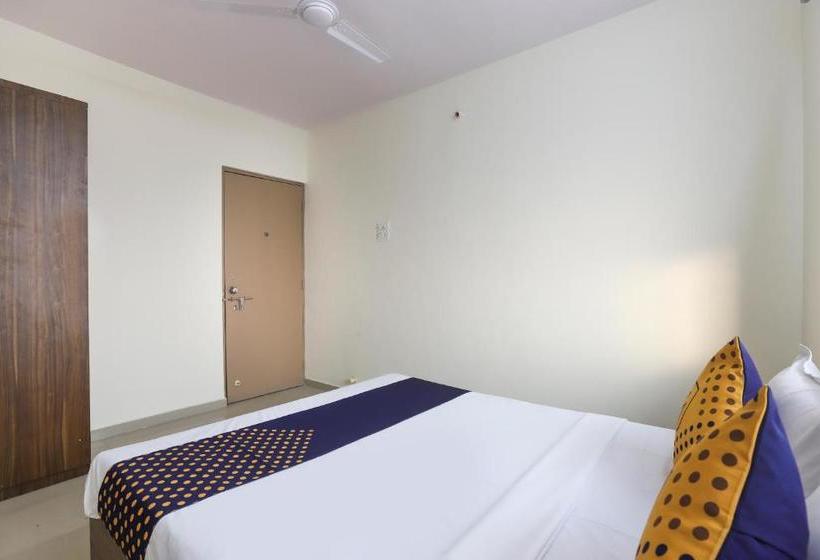 בית מלון כפרי Spot On 64910 Varma Imperial