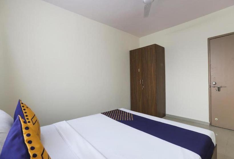 בית מלון כפרי Spot On 64910 Varma Imperial