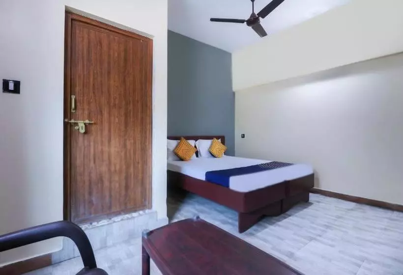 ホテル Vaccinated Staff  Spot On 67156 Malang Lodge