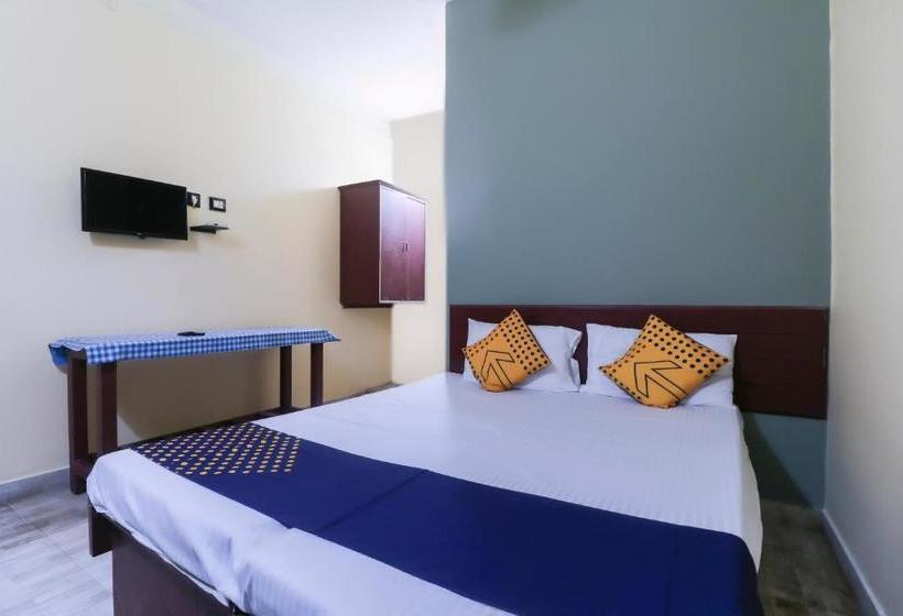 בית מלון כפרי Vaccinated Staff  Spot On 67156 Malang Lodge