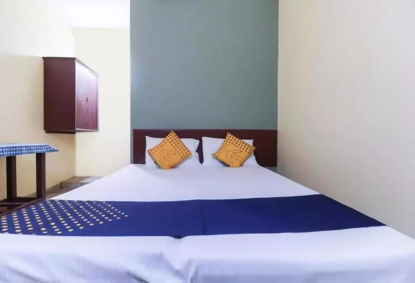 ホテル Vaccinated Staff  Spot On 67156 Malang Lodge