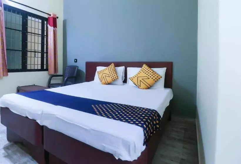 ホテル Vaccinated Staff  Spot On 67156 Malang Lodge