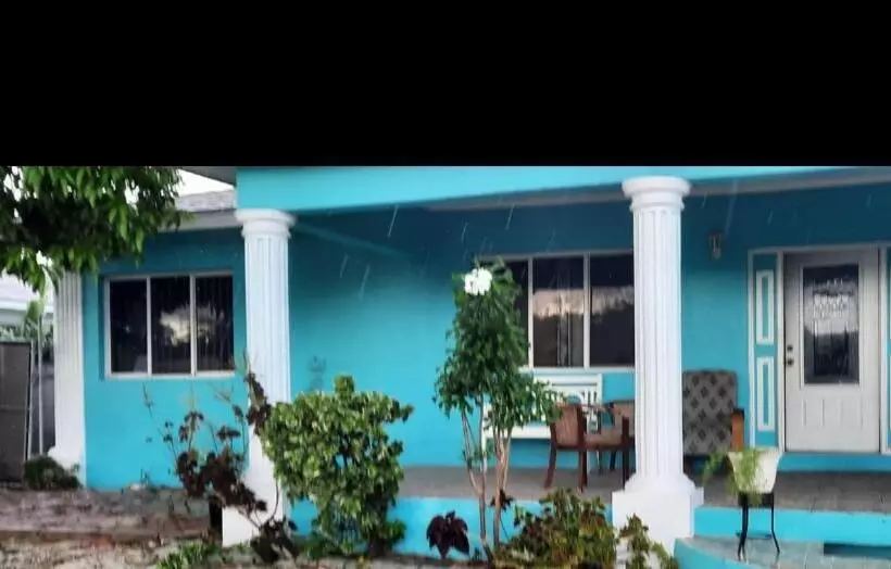 پانسیون Eastwood Escape