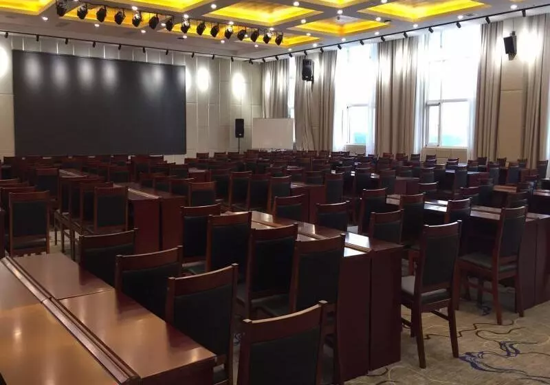 Hotelli Greentree Eastern Xiangyang Zhongyuan Xi Road