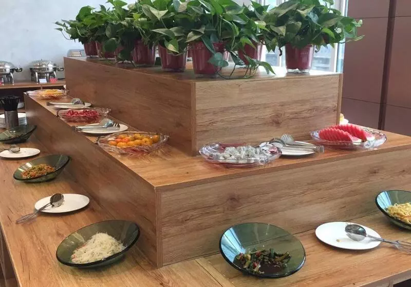 Hotelli Greentree Eastern Xiangyang Zhongyuan Xi Road