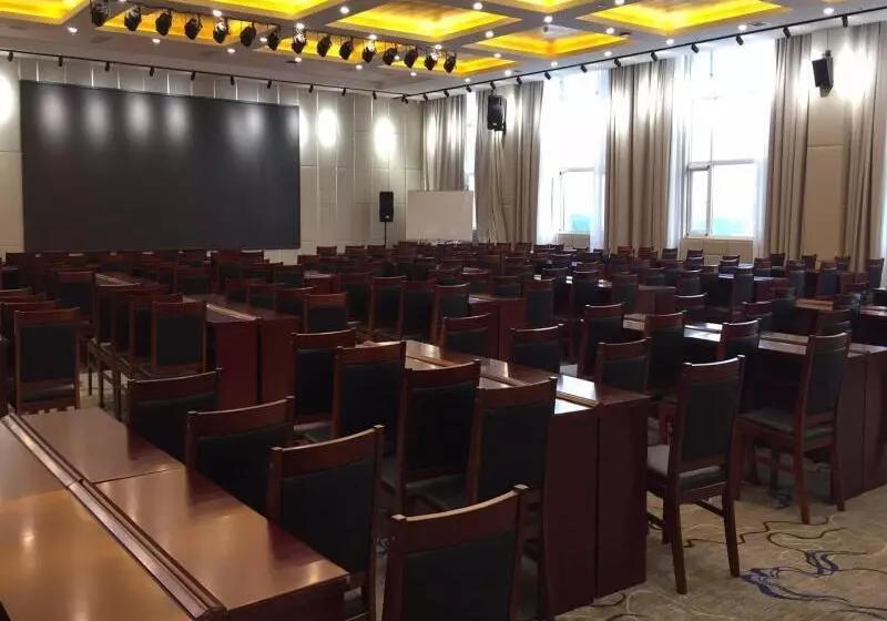 Hotelli Greentree Eastern Xiangyang Zhongyuan Xi Road