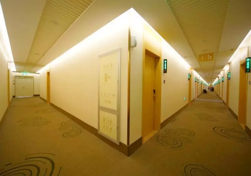 Hotelli Greentree Inn Shanghaibaoshan District Tieshan Road Youyi Road