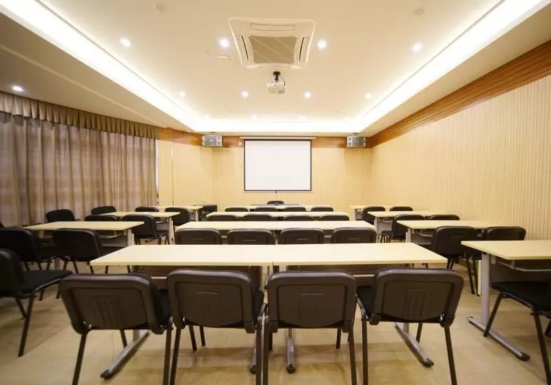 Hotelli Greentree Inn Shanghaibaoshan District Tieshan Road Youyi Road