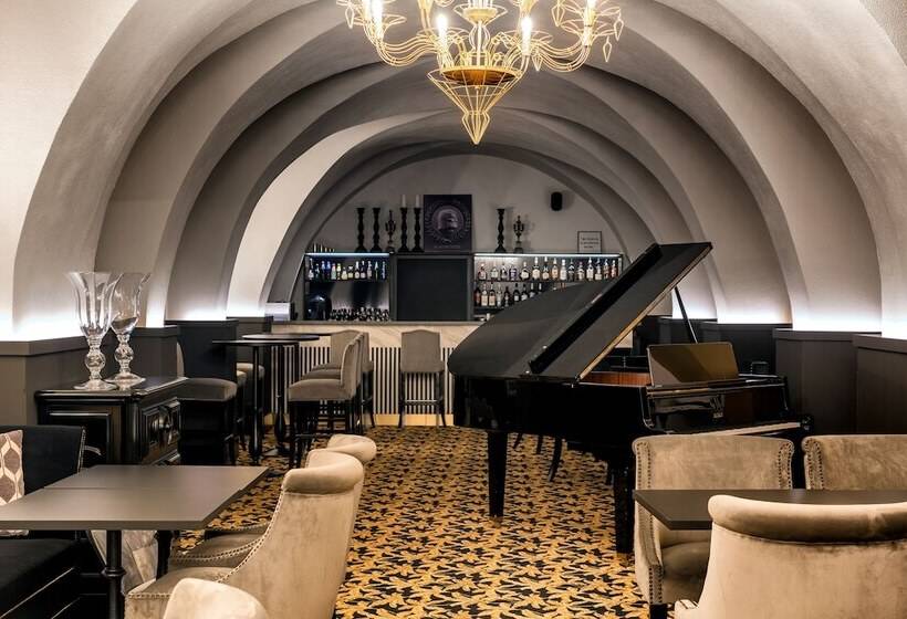 호텔 Du Roi & Spa By Sowell Collection