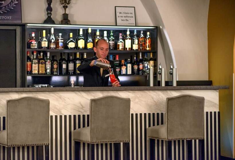 호텔 Du Roi & Spa By Sowell Collection