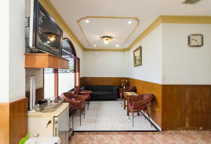 فندق Oyo 2422 Rama