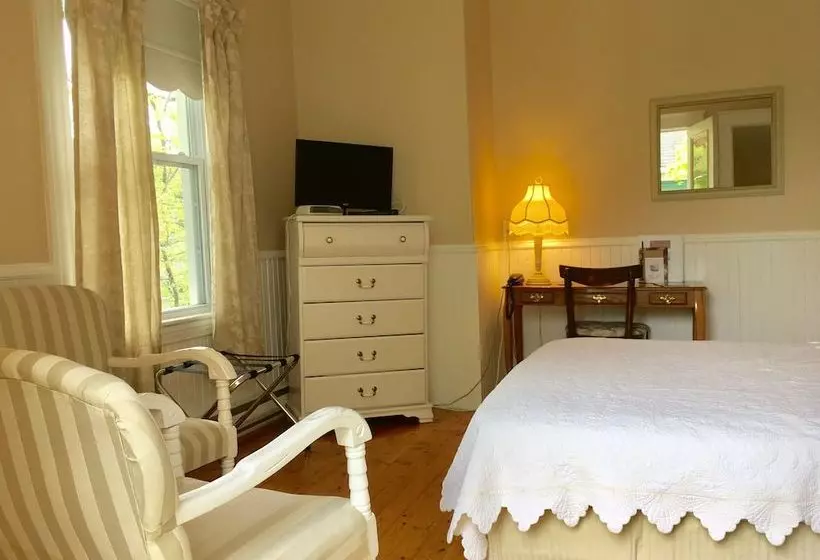 ベッドアンドブレックファースト Auberge Au Bois Dormant Inn
