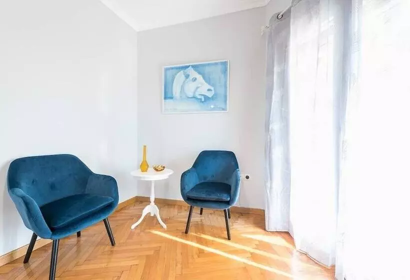 Central Flat With Cosy Sunny Terrace