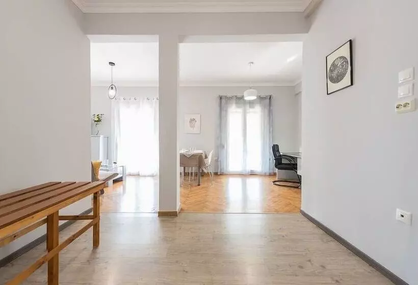 Central Flat With Cosy Sunny Terrace