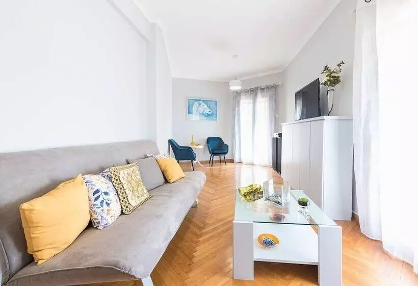 Central Flat With Cosy Sunny Terrace