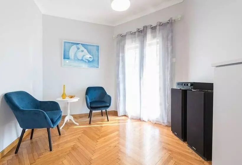 Central Flat With Cosy Sunny Terrace