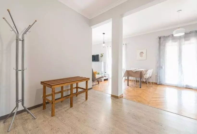 Central Flat With Cosy Sunny Terrace