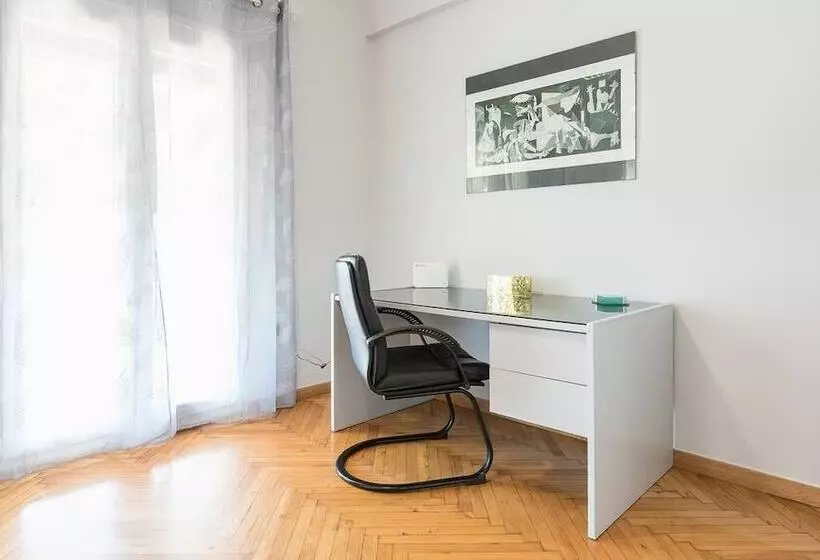 Central Flat With Cosy Sunny Terrace