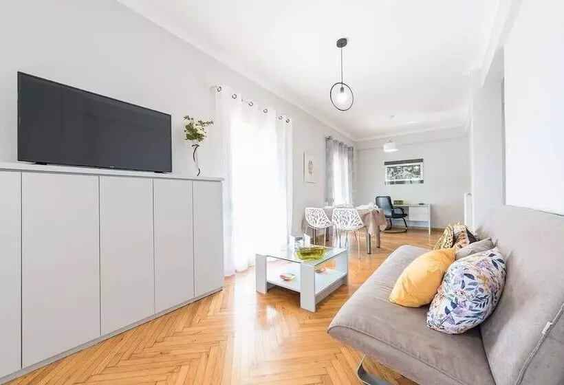 Central Flat With Cosy Sunny Terrace
