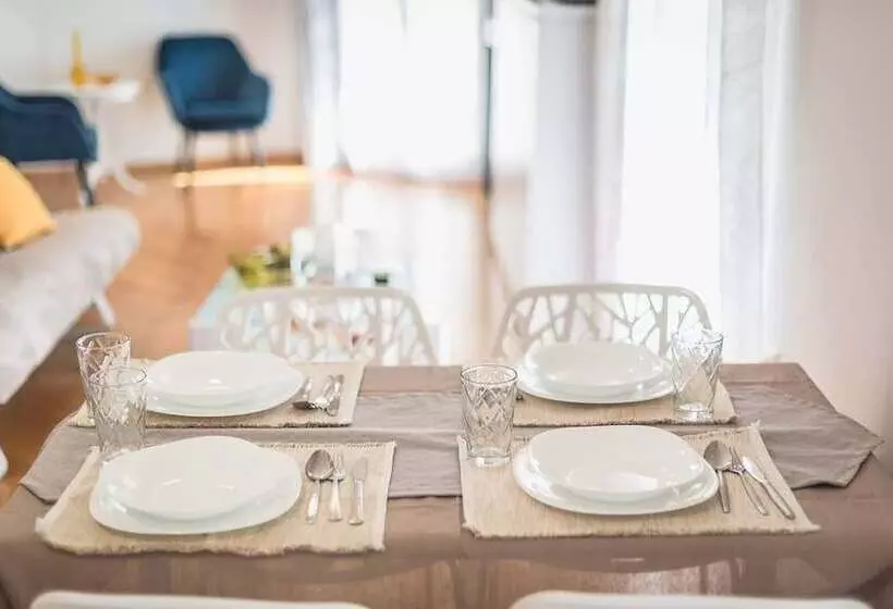Central Flat With Cosy Sunny Terrace