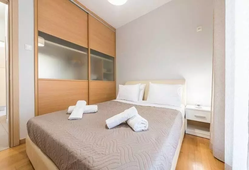 Central Flat With Cosy Sunny Terrace