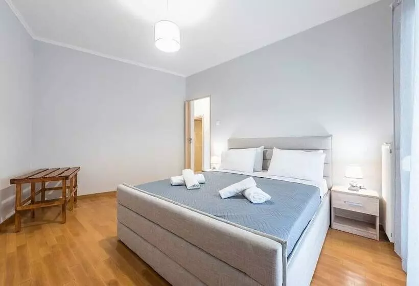Central Flat With Cosy Sunny Terrace
