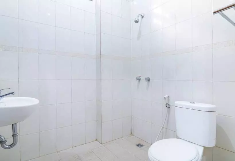 ホテル Dewata Indah By Oyo Rooms