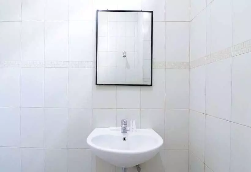 ホテル Dewata Indah By Oyo Rooms