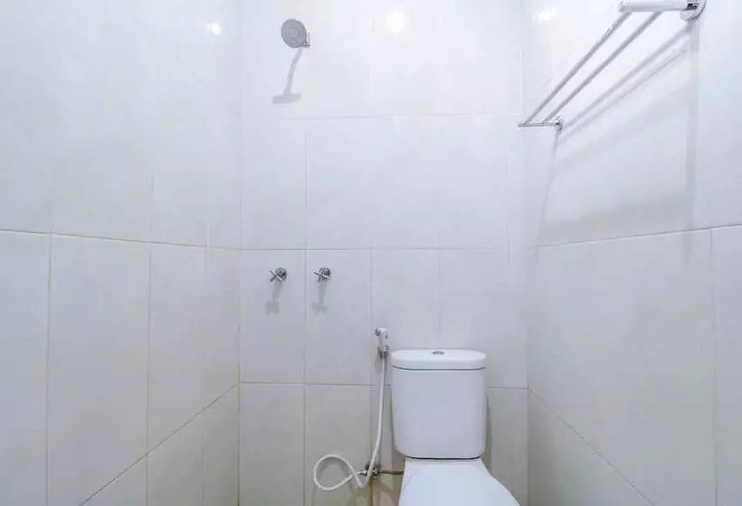 ホテル Dewata Indah By Oyo Rooms