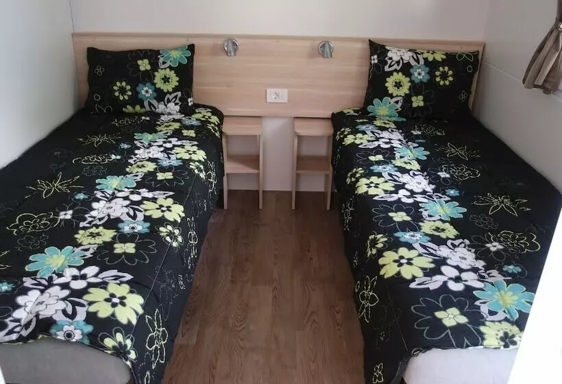 Hotelli Victoria Mobilehome Camping Dole